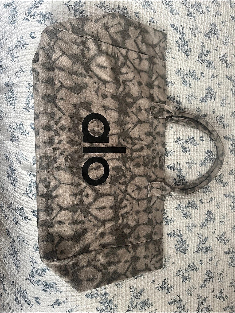 Alo Abstract Print Tote in Gray & White Like New